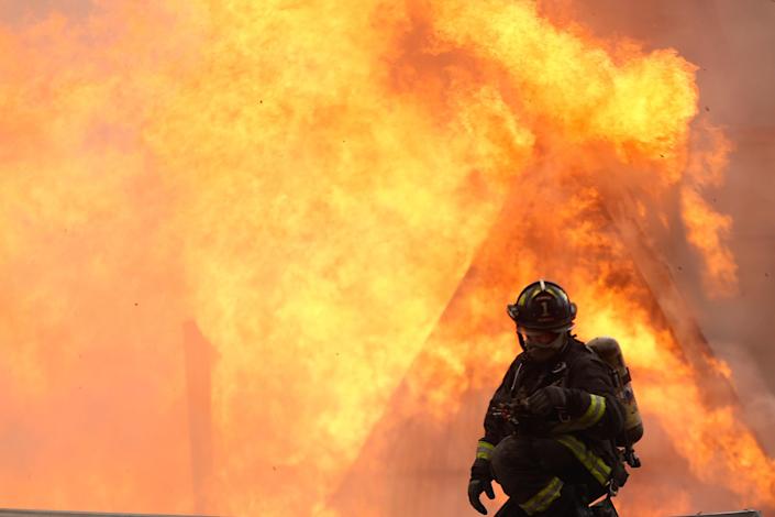 Incendio al norte de Chile consume 100 viviendas de un campamento irregular