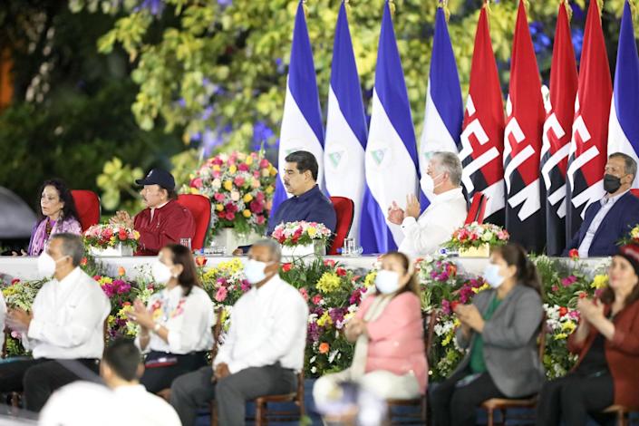 Ortega jura para su quinto mandato, cuarto seguido y segundo junto a Murillo