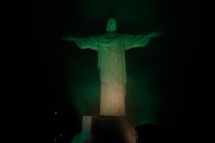 El Cristo Redentor se tiñe de verde y amarillo por Pelé