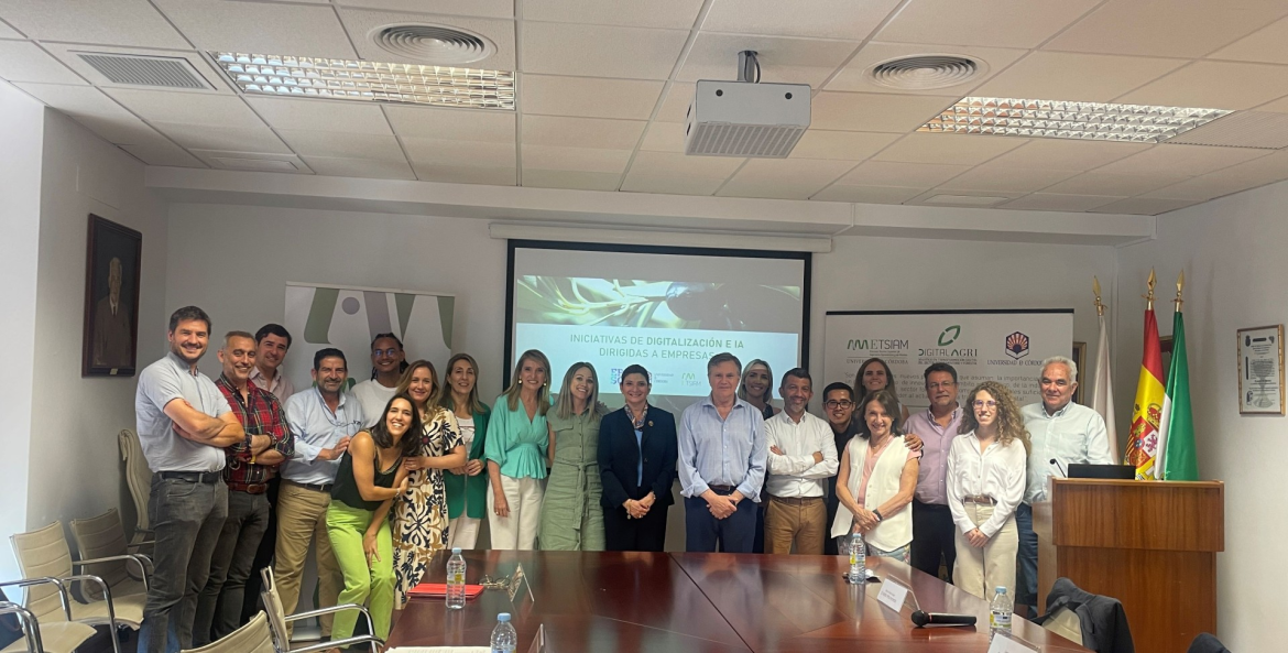 En España, Director General del IICA exhorta a estudiantes de la maestría Digital Agri de la Universidad de Córdoba a intensificar sostenibilidad del agro con tecnología y participa de mayor congreso mundial del aceite de oliva