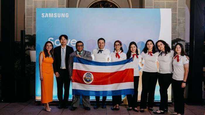 Equipo de Costa Rica logra su tercera victoria de Solve for Tomorrow con su solución para un futuro sostenible