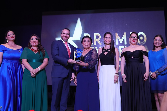 Walmart Nicaragua recibe Premio a la Excelencia por sus iniciativas de Valor Compartido: Una Mano para Crecer y Tierra Fértil